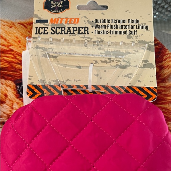 Pink Quilted Mitted Ice Scraper - Picture 2 of 5